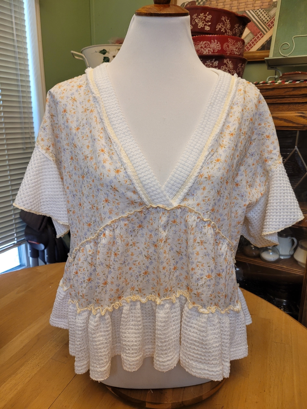 POL White V-Neck Floral Peplum Tunic with Yellow Accent